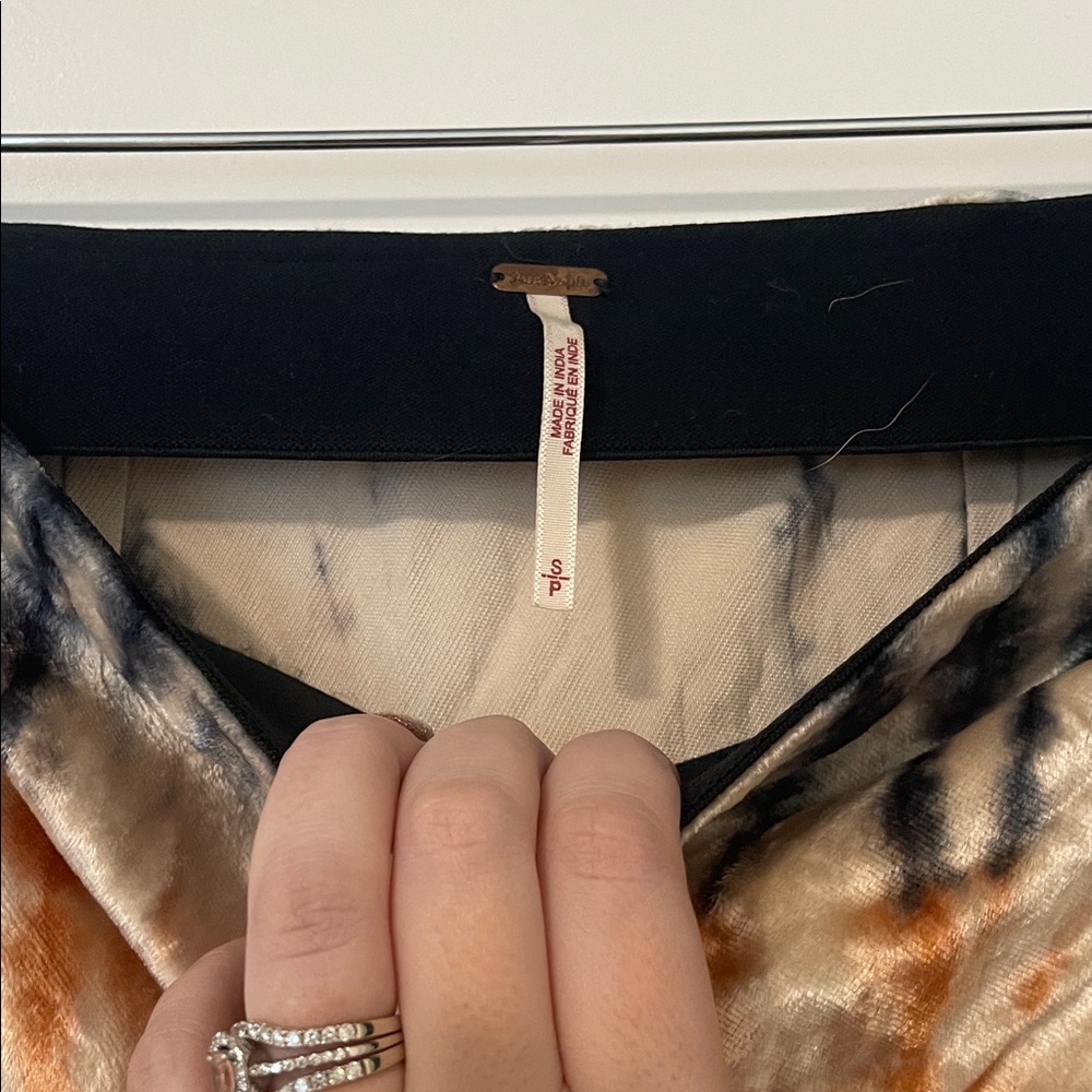 EUC! Free People Tie-Dye Velour MIDI skirt, Size Small - Picture 4 of 5